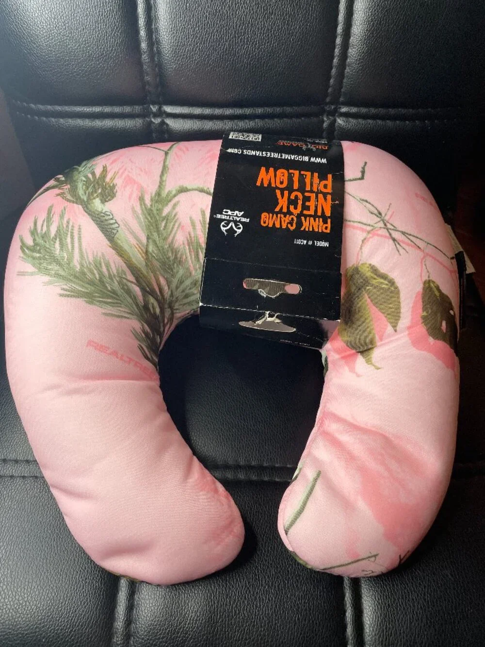 Big Game Treestands Pink Camo U-shaped neck pillow featuring a Realtree-NWT